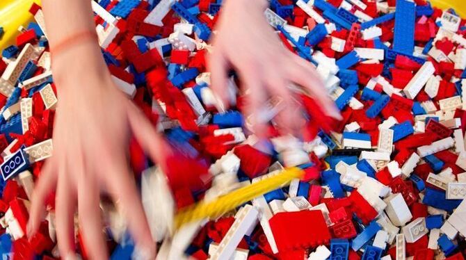 Oh Schreck! Der dänische Spielzeugriese Lego hinkt mit seiner Produktion von Bauklötzchen der riesigen Nachfrage hinterher. F