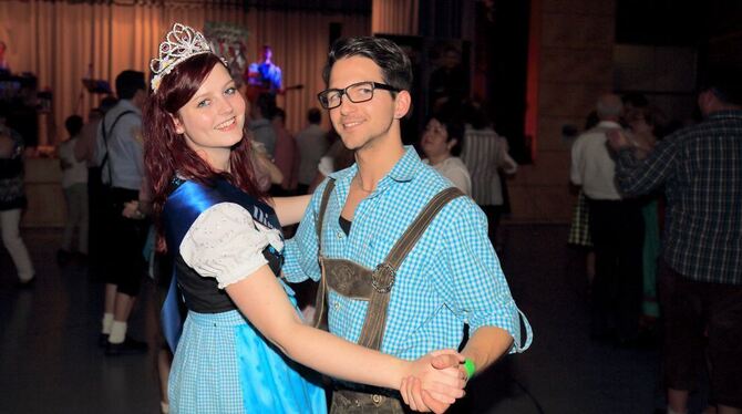 Tanzten bis morgens um vier: Dirndlkönigin Melanie Furak und Alexander Knab. FOTO: »BANATER KNIPSER«