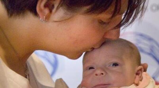 Ohne Operation wäre der kleine Lukas höchstens eine halbe Stunde alt geworden. Großes Glück für ihn und seine Mutter Claudia Fra