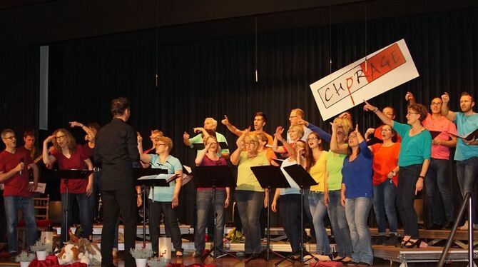 Chorage traf mit seinem Konzert den Geschmack des begeisterten Publikums, hatten sich die Sängerinnen und Sänger doch diesmal ei