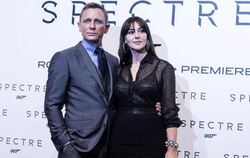 Cooler Typ: Daniel Craig (l.) mit Bondgirl Monica Bellucci bei der «Spectre»-Premiere in Rom. Foto: Angelo Carconi