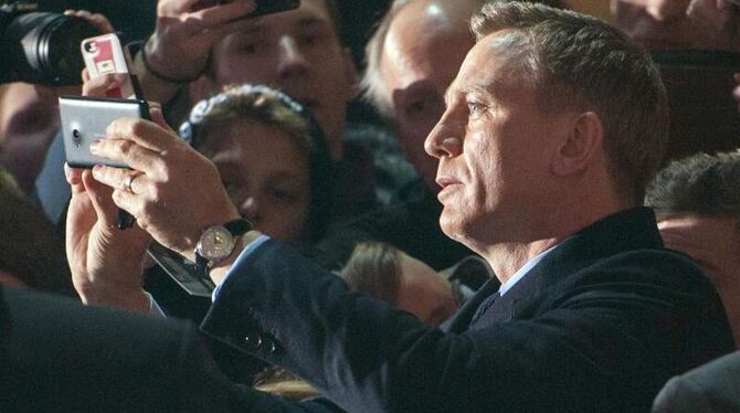 Daniel Craig hatte in Berlin keine Berührungsängste. Foto: Paul Zinken