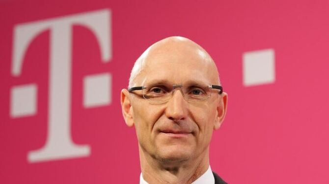 Telekom-Chef Timotheus Höttges droht beim Thema Netzneutralität ein neues »Drosselgate«. Foto: Rolf Vennenbernd/Archiv