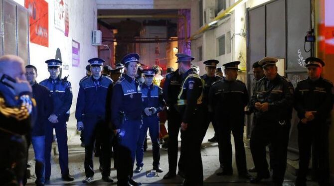 Rumänische Polizeiamte am Unglücksort. Foto: Robert Ghement