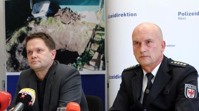 Sven Mutschischk, Leiter der Soko »Schlaatz« bei der Kriminalpolizei und Michael Scharf, Stabsleiter der Polizeidirektion Wes