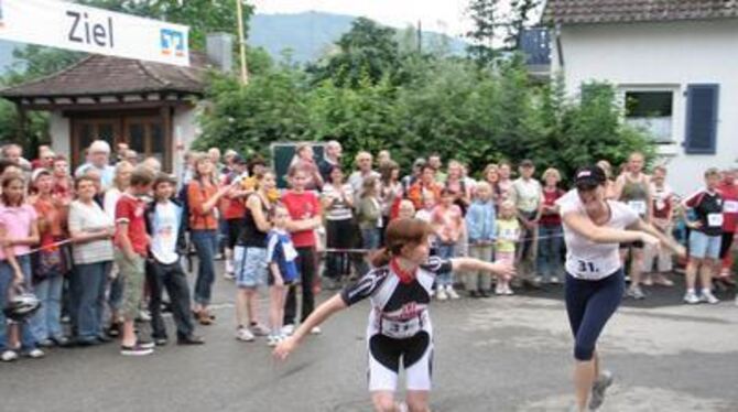 Erstmals bei der &raquo;Neuhäuser Hockete&laquo;: ein Spendenlauf, dessen Erlös für die Gumyoko-Schule in Ghana verwendet wird.