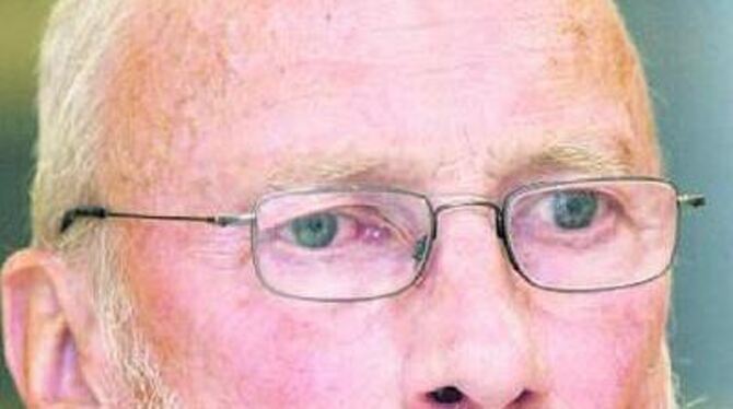 Steht für Aufklärung: Richter im Ruhestand Hans Joachim Schäfer. FOTO: DPA