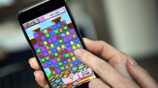 Den Anbietern von Konsolen-Spielen macht die Konkurrenz der kostenlosen oder günstigen Smartphone-Games wie »Candy Crush« zu