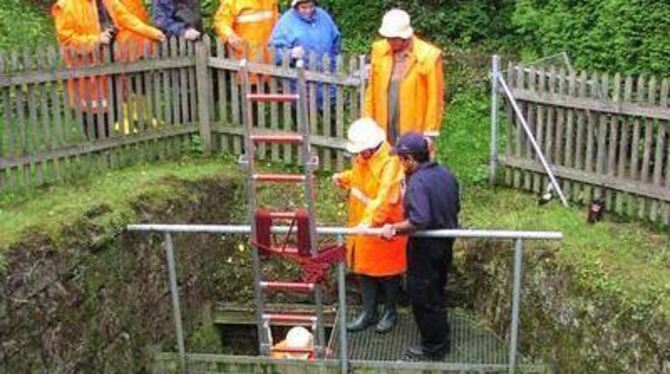 Der Eingang in die Unterwelt (hier beim Tag des offenen Denkmals). Auch die Mitglieder des Vereins &raquo;Kulturstraße des Europ