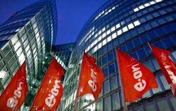 Die Eon-Zentrale in Essen: Für die ersten neun Monate meldet der Konzern fast sechs Milliarden Euro Verlust. Foto: Nico Kurth