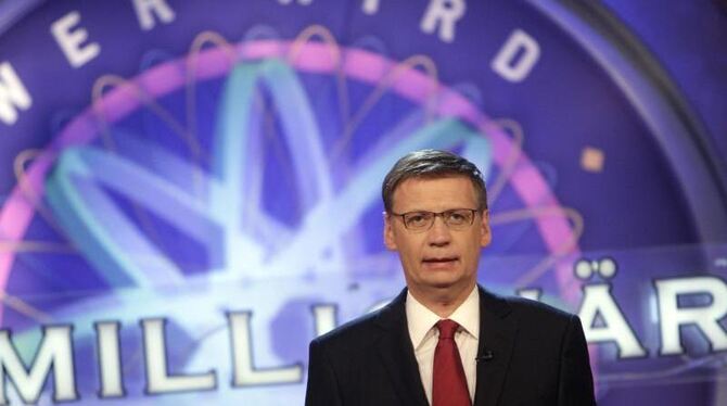 Günther Jauch moderiert die Aufzeichnung einer Sendung »Wer wird Millionär?«. Foto: Rolf Vennenbernd/Archiv