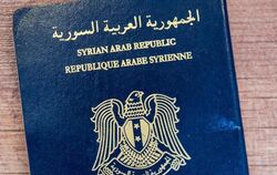 Bei einem der Attentäter von Paris ist ein syrischer Pass gefunden worden. Foto: Patrick Pleul/Archiv