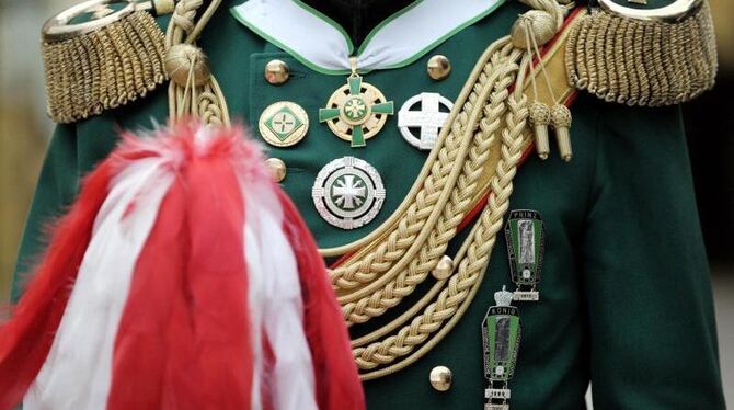 Mit Orden und Ehrenzeichen geschmückt. Die katholischen Schützenvereine waren bislang streng konservativ geführt. Foto: Feder