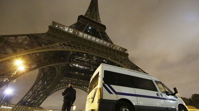 Ausnahmezustand in Paris. Überall Polizei und Sicherheitskräfte.