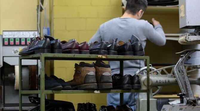 In der Schuhmacherei der JVA Heilbronn werden Schuhe repariert. Die meisten der rund 300 Heilbronner Häftlinge arbeiten.