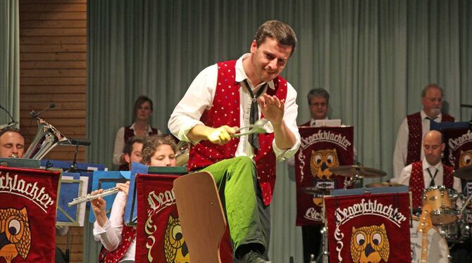 Schlagzeuger Thomas Jedele präsentierte eine »Löffel-Polka«. FOTO: HENES