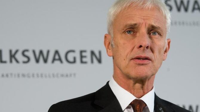 Matthias Müller, Vorstandsvorsitzender der Volkswagen AG, während einer Pressekonferenz im VW-Werk in Wolfsburg. Foto: Julian