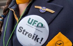 Die Passagiere dürfen aufatmen. Die Flugbegleitergewerkschaft Ufo hat ihren Streik abgeblasen. Boris Roessler/Archiv Foto: Bo