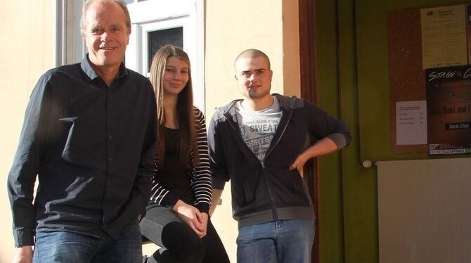 Willkommen im Jugendclub: Sozialpädagoge Michael Löcke und sein junges Team. Anna Poskowski, Sascha Sabadi und Paul Neumeier (ni