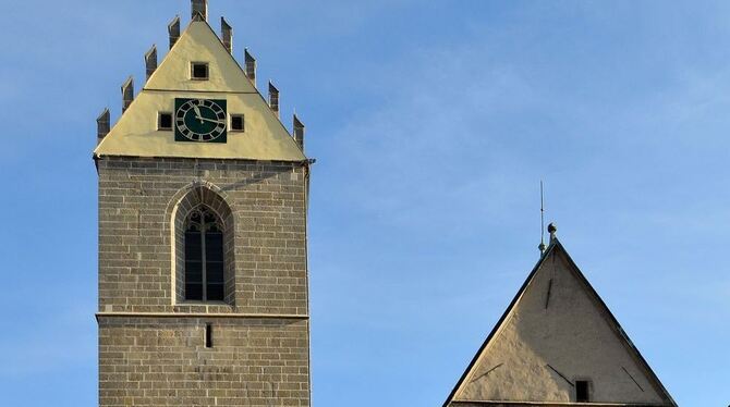 Der Turm der Mauritiuskirche ist Mitte des 15. Jahrhunderts entstanden. Bei der Sanierung in diesem Jahr wurden immer wieder neu