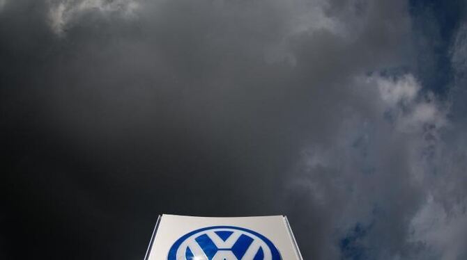 Über zweieinhalb Monate nach dem Ausbruch des Diesel-Skandals ist die Verunsicherung in der VW-Belegschaft noch groß. Foto: J