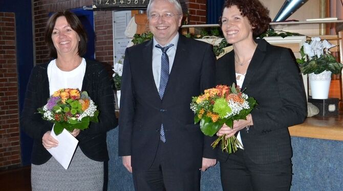 Bürgermeister Robert Hahn verabschiedete Angela Keppel-Allgaier (links) und begrüßte gleichzeitig Nachfolgerin Stéphanie Turki.