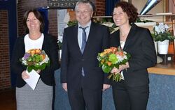 Bürgermeister Robert Hahn verabschiedete Angela Keppel-Allgaier (links) und begrüßte gleichzeitig Nachfolgerin Stéphanie Turki. 