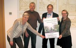 Plakativer Aufruf zum Mitgestalten (von links): Die Betzinger Ortschaftsräte Dagmar Krause und Lothar Richter, Bezirksbürgermeis