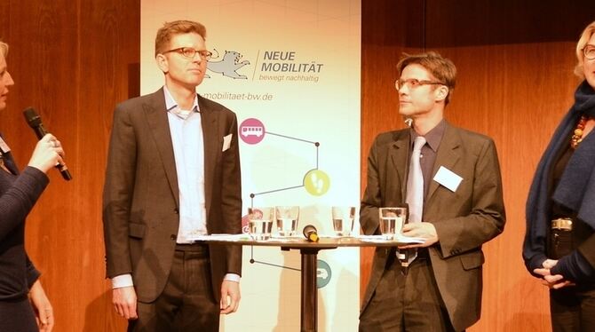 Talkrunde zur Luftreinhaltung: Moderatorin Hannah Büttner (von links), der Arzt Axel Kempa, Christopf Erdmenger vom Ministerium