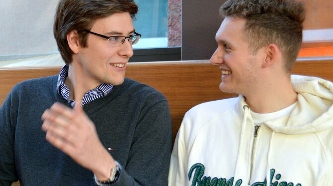 Mit der studentischen Rechtsberatung »Law & Legal« auch fürs spätere juristische Leben gelernt (von links): Joel Straub und Präs Mit der studentischen Rechtsberatung »Law & Legal« auch fürs spätere juristische Leben gelernt (von links): Joel Straub und Präs