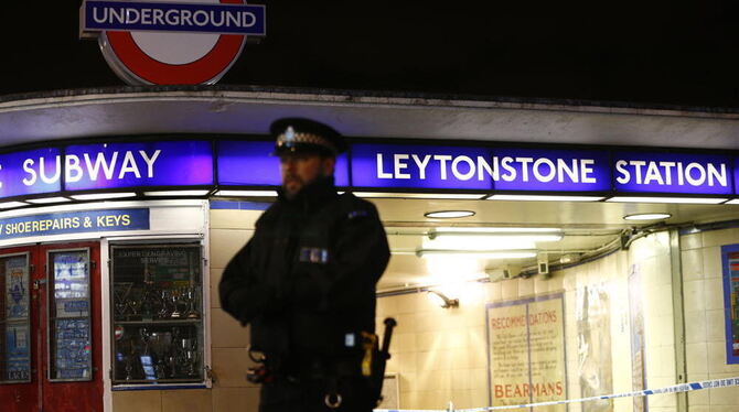 Polizei vor der U-Bahn-Station Leytonstone im Londoner Osten.
