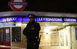 Polizei vor der U-Bahn-Station Leytonstone im Londoner Osten.