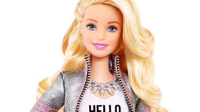 Die vernetzte »Hello Barbie« kann sich mit den Kindern unterhalten. Foto: Mattel/dpa)