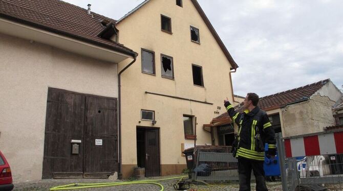 Das einstige Hotel am Morgen nach dem Brand. GEA-ARCHIVFOTO: ZENKE Das einstige Hotel am Morgen nach dem Brand. GEA-ARCHIVFOTO: ZENKE