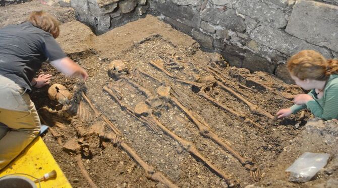 Boden-Schätze unter der Kirche: Die Gräber reichen zurück bis ins 6. Jahrhundert.