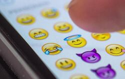Das Emoji des Jahres lacht und weint vor Freude. Foto: Matthias Balk