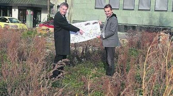 Wollen die Brache des Posthofs in Metzingen neu beleben: Der Architekt Heitho Niemeyer (links) und der Investor Damir Smoljan.