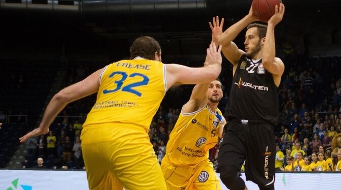 Der Tübinger Vladimir Mihailovic (rechts) zeigte lange eine gute Leistung, leistete sich wie seine Teamkollegen aber zu viele Ba