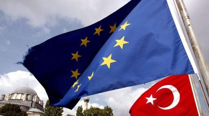 Trotz offener Menschenrechtsfragen treibt die EU die Beitrittsgespräche mit der Türkei voran. Der türkische Außenminister Mev