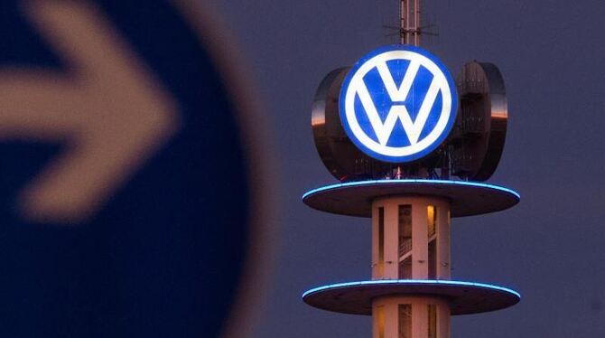 Der Abgas-Skandal beutelt VW. der Autokonzern verliert 2,3 Prozent an Marktwert im Vergleich zum Vorjahr. Foto: Julian Strate
