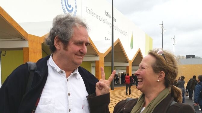 Britta Waschl und Kolja Kuse von der »e5« feiern den erfolgreichen Klimagipfel. FOTO: PRIVAT