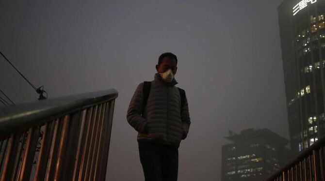 Laut Wissenschaftlern sterben täglich im Land rund 4000 Menschen an den Folgen schlechter Luft. Foto: How Hwee Young