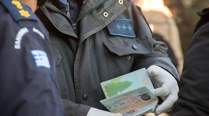 Gefälschte oder gestohlene Pässe stellen laut EU-Grenzschutzagentur Frontex »natürlich auch ein Sicherheitsrisiko dar«, sagte