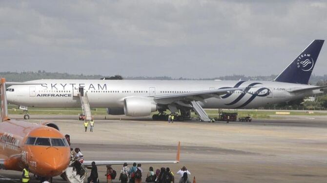 Eine Boeing 777 der französischen Fluggesellschaft Air France auf dem internationalen Flughafen im kenianischen Mombasa. Foto