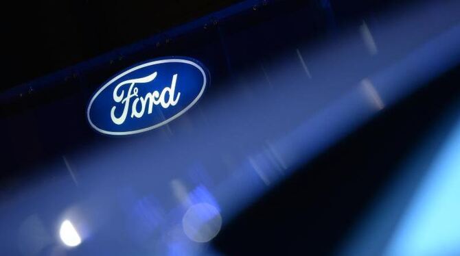 Das Logo des Automobilkonzerns Ford. Foto: Felix Kästle/Illustration