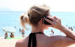 Eine wichtige Entscheidung für Viel-Telefonierer ist getroffen - 2016 sollen die Roaminggebühren bei Auslandsreisen deutlich 