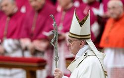 Papst Franziskus feiert die Christmette im Vatikan. Foto: Alessandro Di Meo
