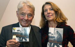 Joachim Kaiser und seine Tochter Henriette bei der Vorstellung ihres Buches &raquo;Ich bin der letzte Mohikaner&laquo;. FOTO: DP