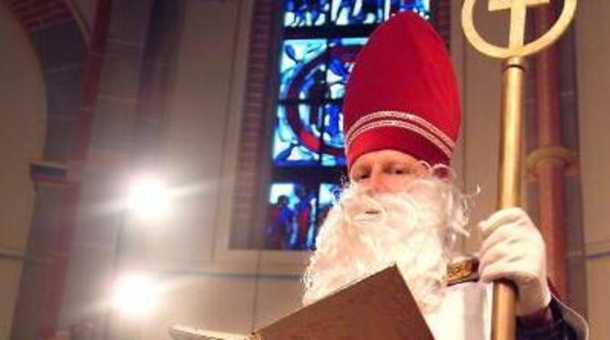 Kurz vor seiner rasanten Reise um die Welt hat Gabenbringer Sankt Nikolaus die GEA-Redaktion besucht. Am heutigen Samstag plant