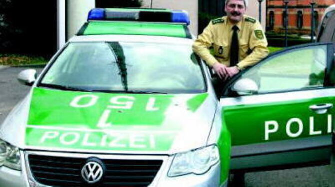 Mittlerweile nur noch sehr selten im Streifenwagen unterwegs: Franz Lutz, der Chef der Reutlinger Polizei. FOTO: ZMS